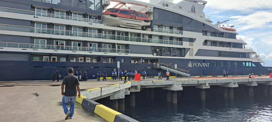 Kapal Pesiar Mewah Prancis Labuhkan Kekayaan Sikka: Wisatawan Le Jacques Cartier Angkat Eksistensi Tenun Ikat dan Budaya Lokal