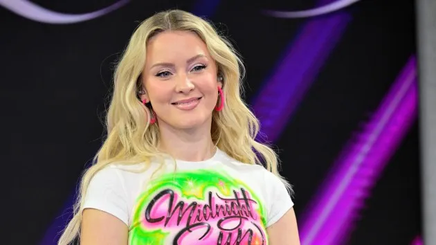 Zara Larsson Kembali ke Studio untuk Album Baru, Siap Hadirkan Edisi Deluxe Midnight Sun